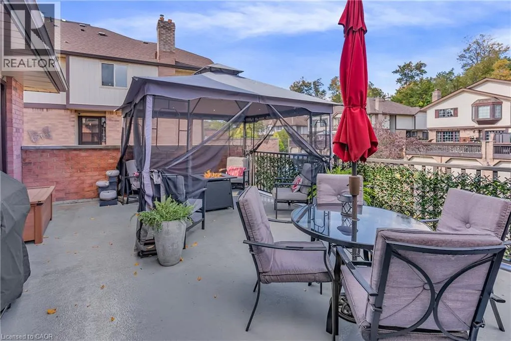 232 KINGSWOOD Drive Unit# 5 #5