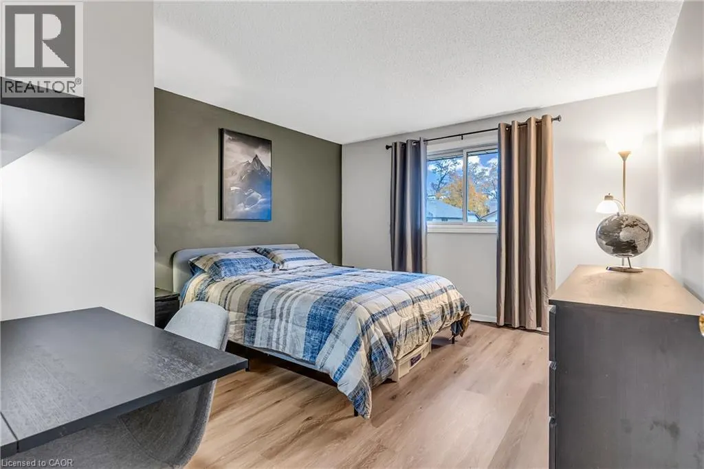 232 KINGSWOOD Drive Unit# 5 #5