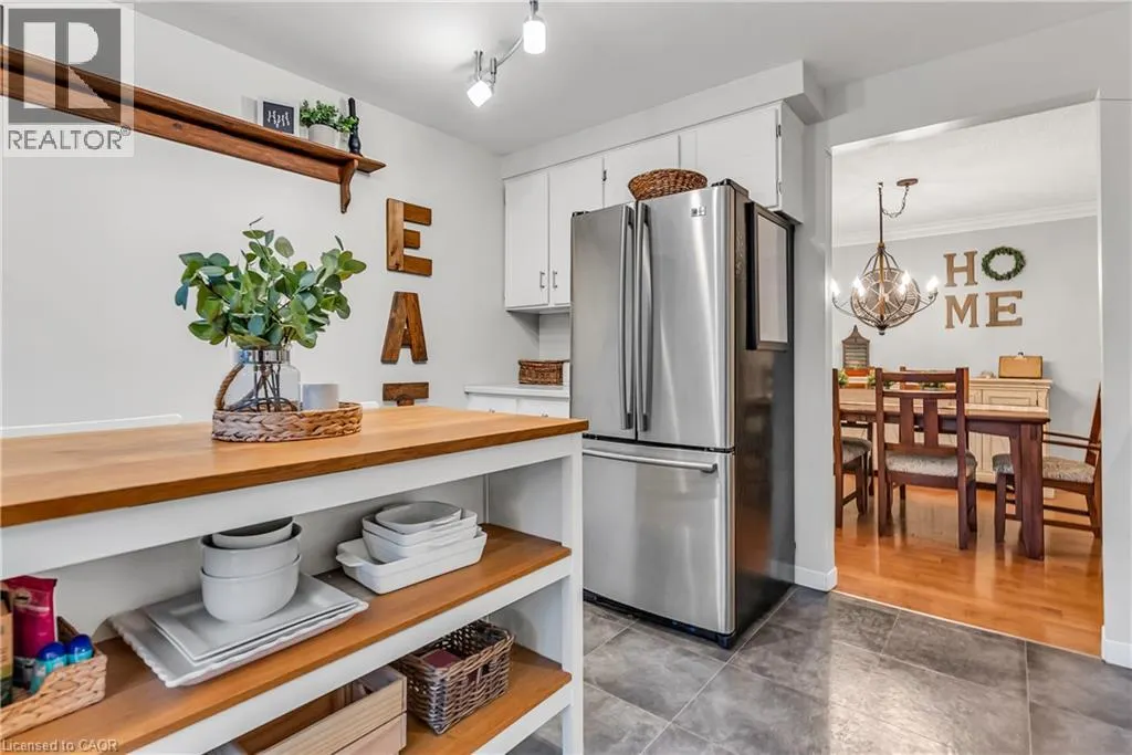 232 KINGSWOOD Drive Unit# 5 #5