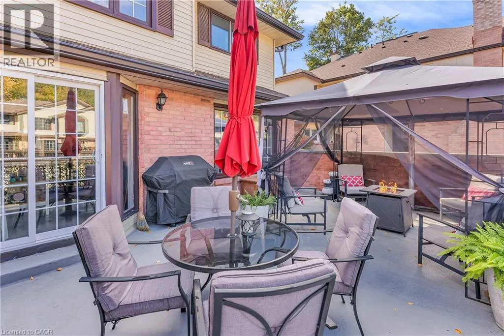 232 KINGSWOOD Drive Unit# 5 #5