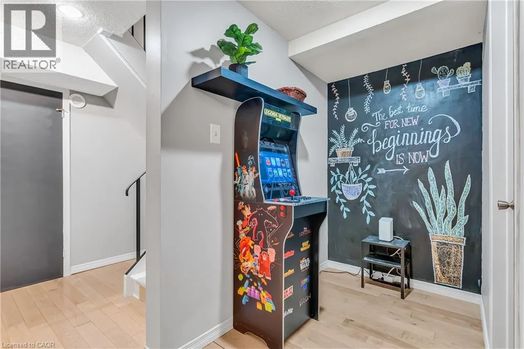 232 KINGSWOOD Drive Unit# 5 #5