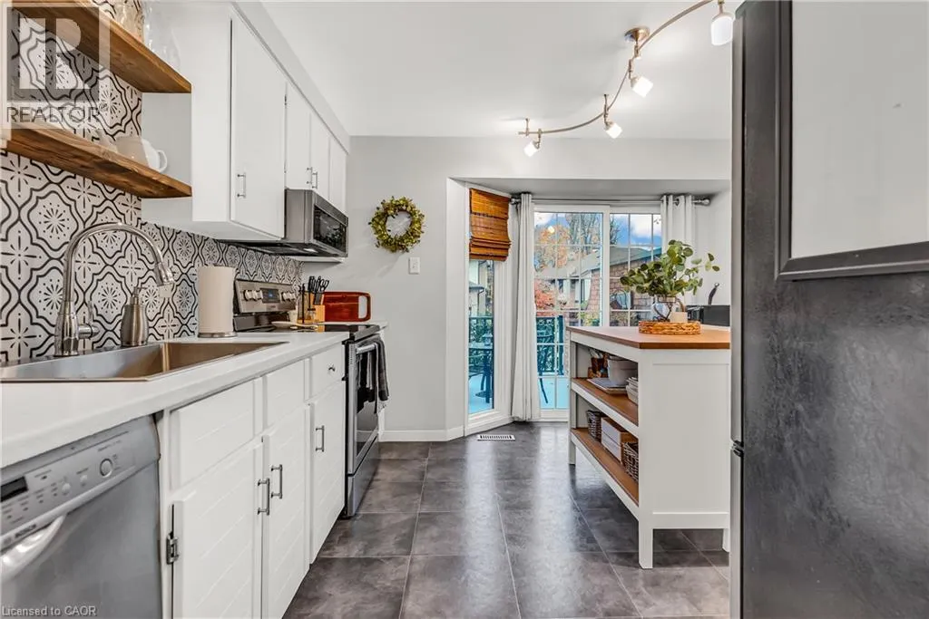 232 KINGSWOOD Drive Unit# 5 #5