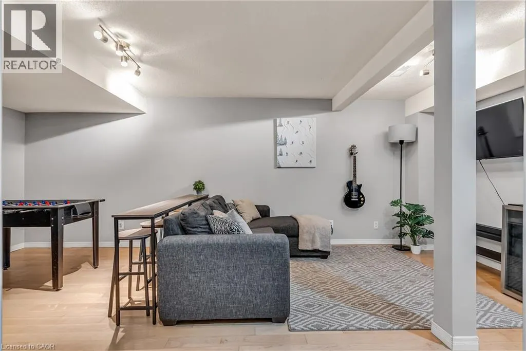 232 KINGSWOOD Drive Unit# 5 #5