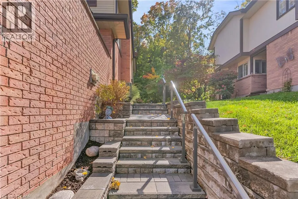 232 KINGSWOOD Drive Unit# 5 #5