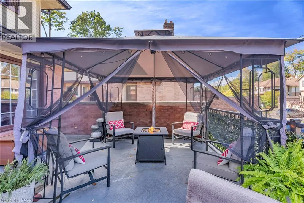 232 KINGSWOOD Drive Unit# 5 #5
