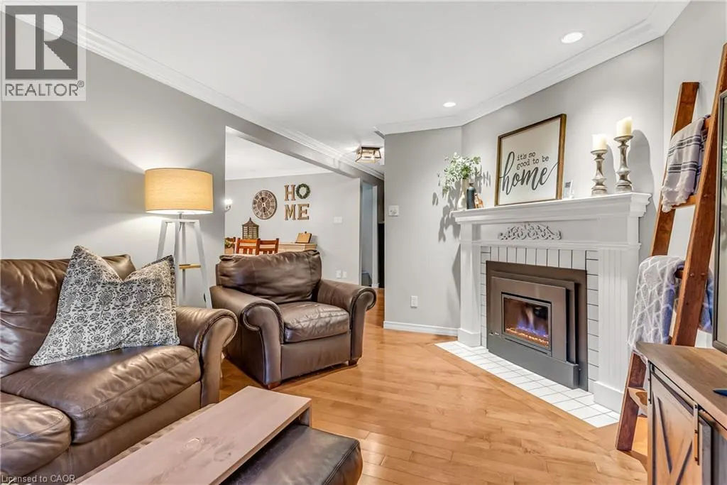 232 KINGSWOOD Drive Unit# 5 #5