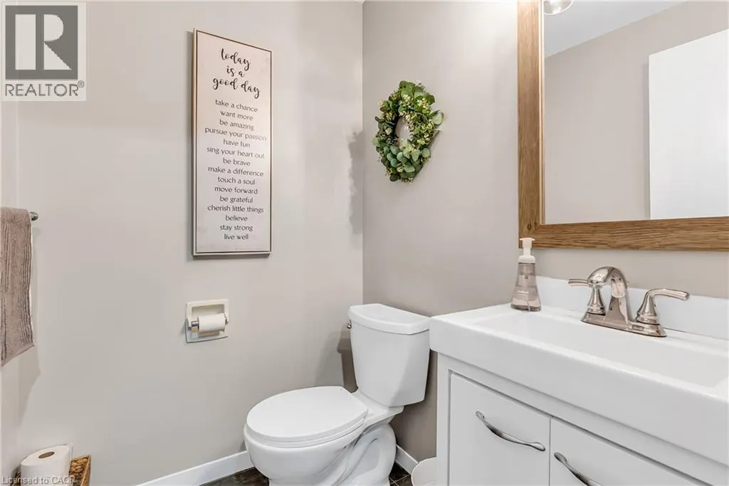 232 KINGSWOOD Drive Unit# 5 #5