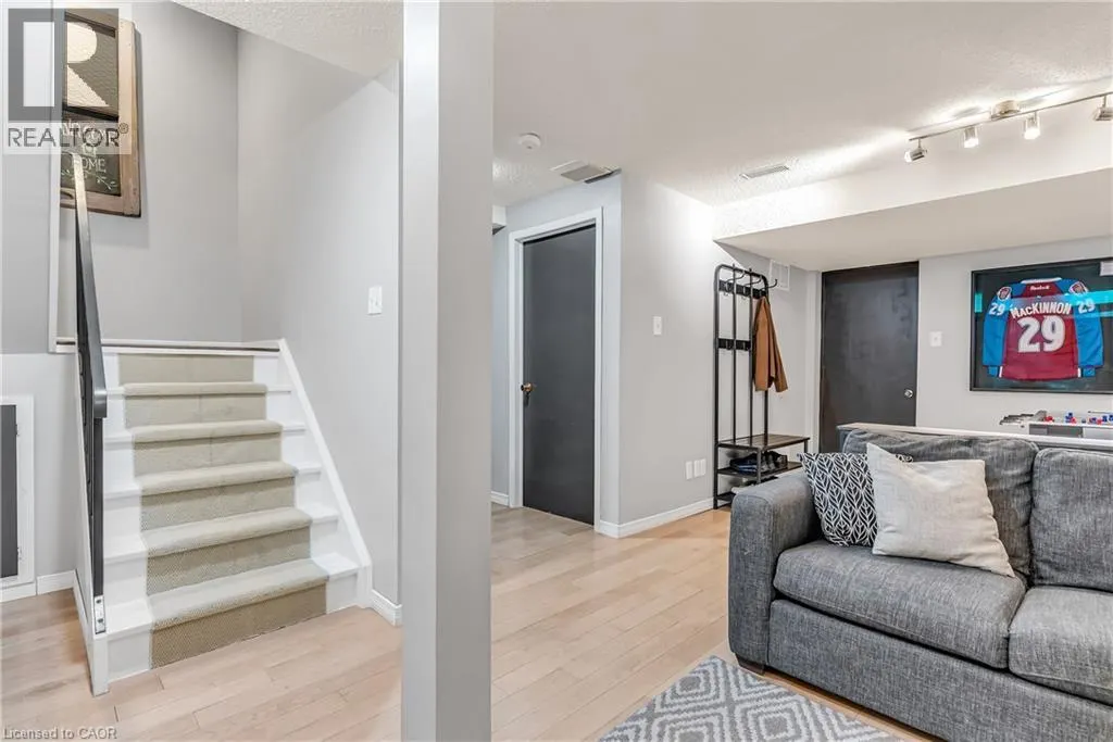 232 KINGSWOOD Drive Unit# 5 #5