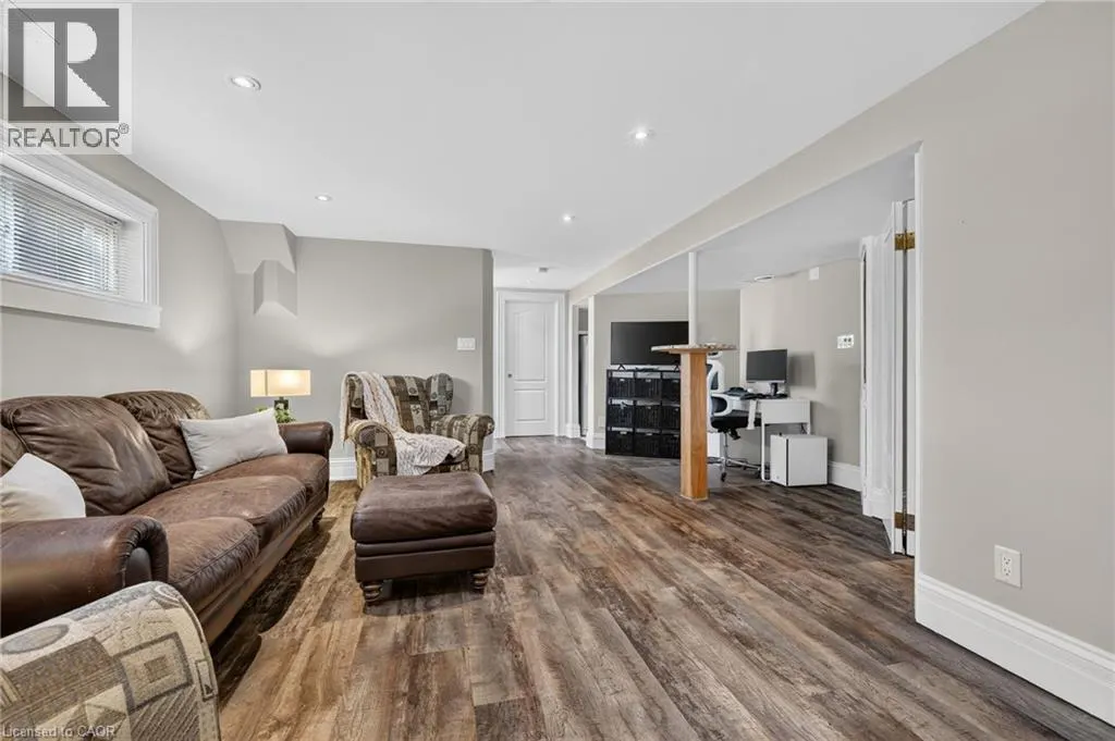 241 BOUSFIELD Crescent
