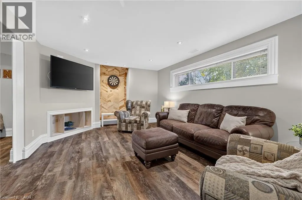 241 BOUSFIELD Crescent