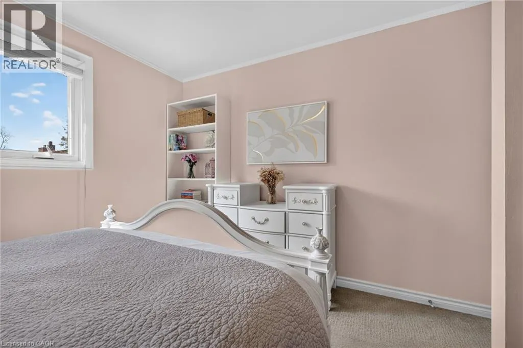 241 BOUSFIELD Crescent