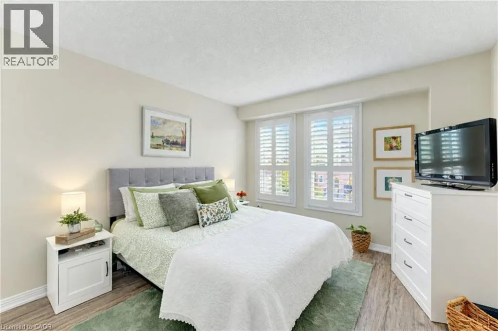 375 HOLIDAY INN Drive Unit# 10 #10