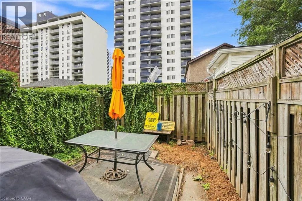 83 NAPIER Street