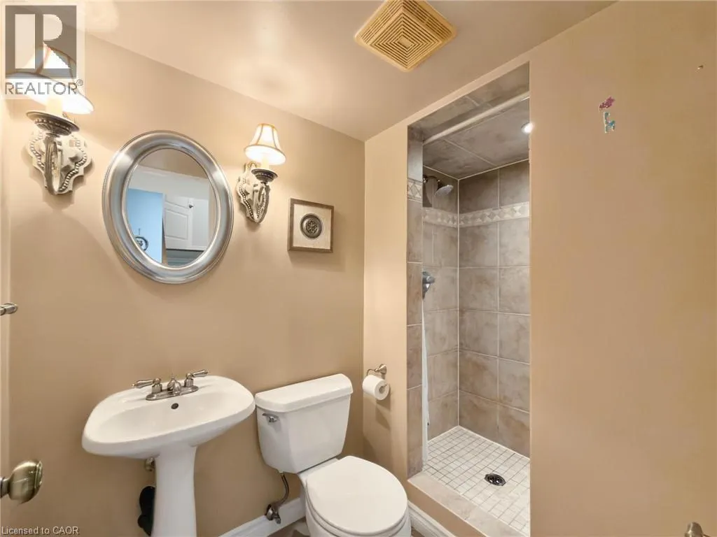 1396 THORNCREST Crescent