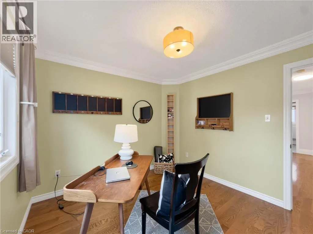 1396 THORNCREST Crescent