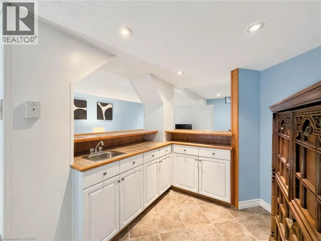 1396 THORNCREST Crescent