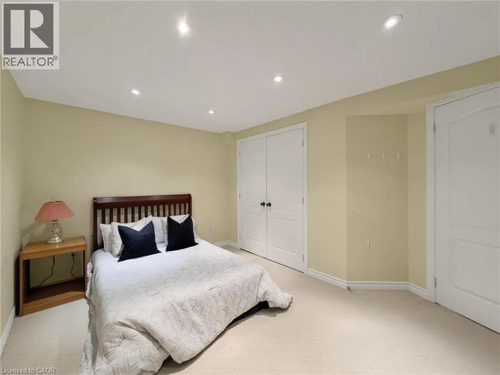 1396 THORNCREST Crescent
