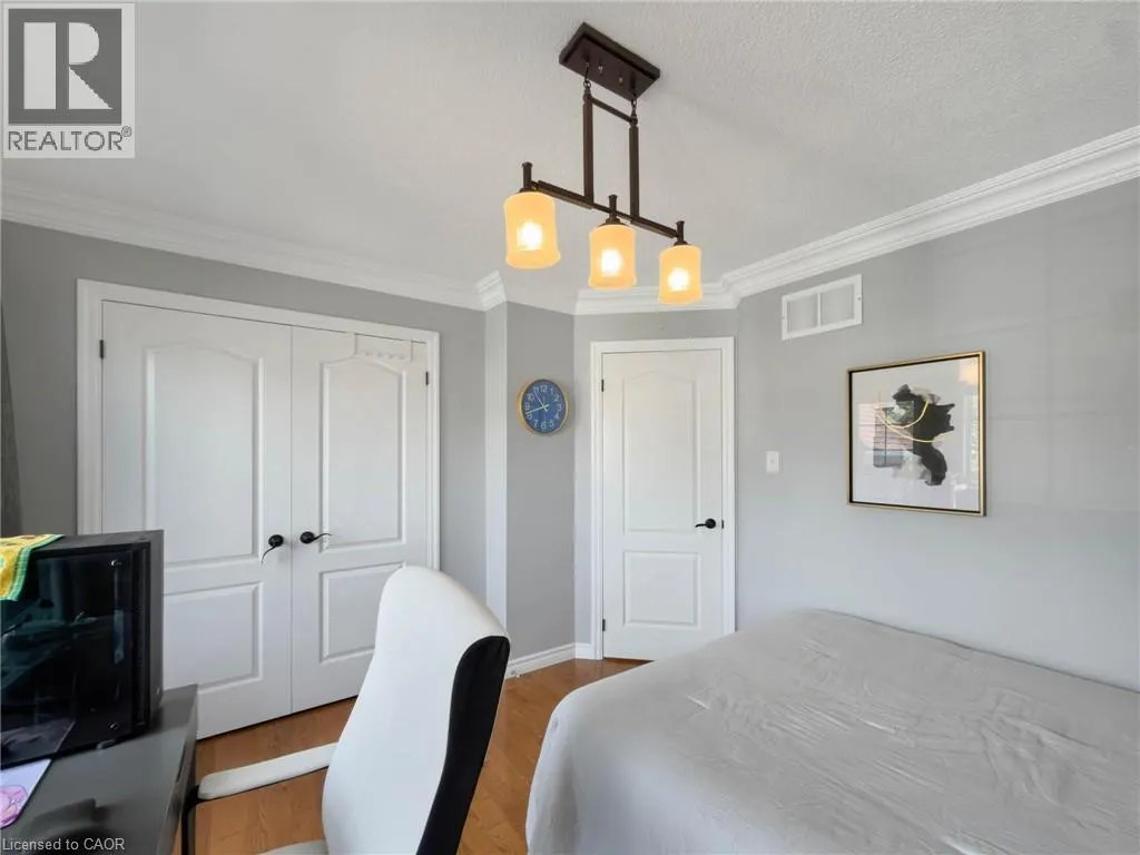 1396 THORNCREST Crescent