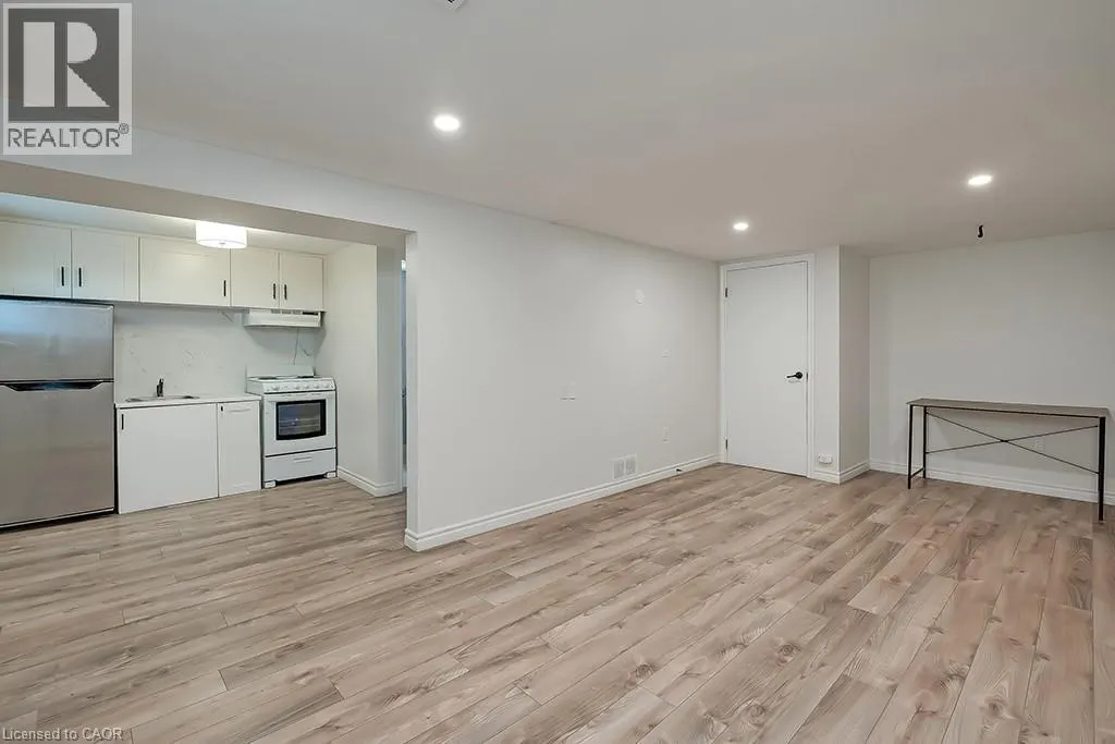 7 GARSIDE Avenue S Unit# Lower #Lower