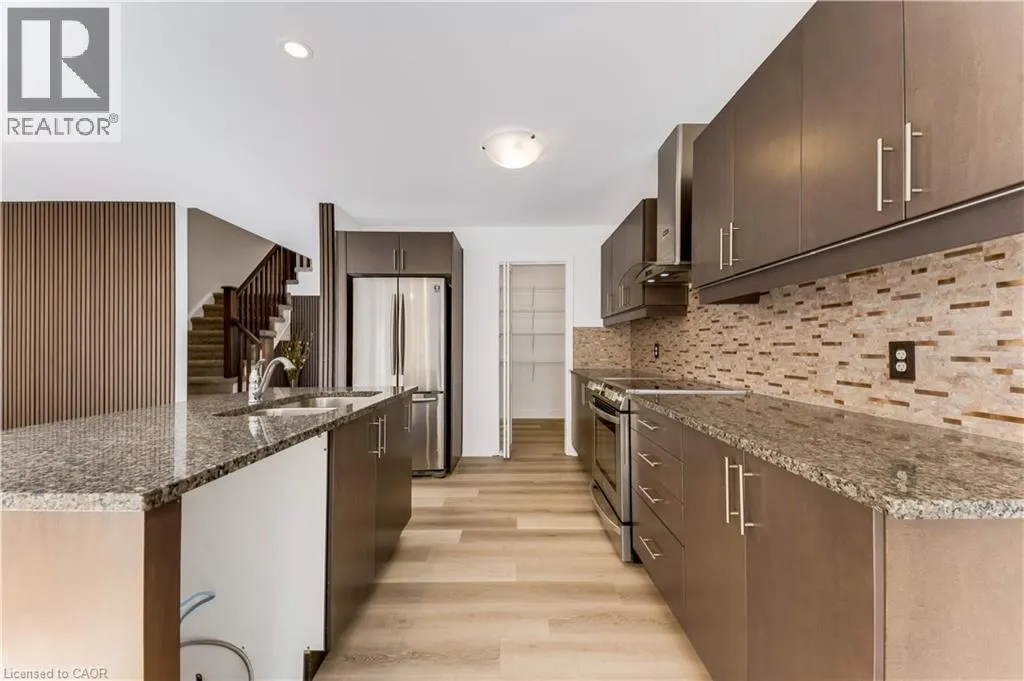 81 WOODEDGE Circle