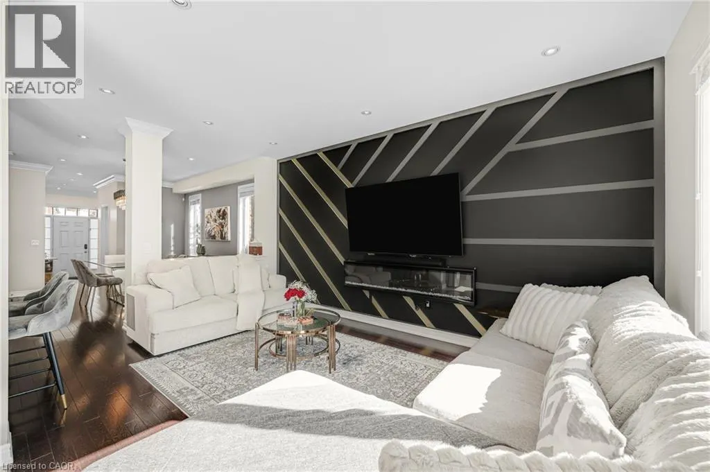 18 AUTUMN ARBOUR Road