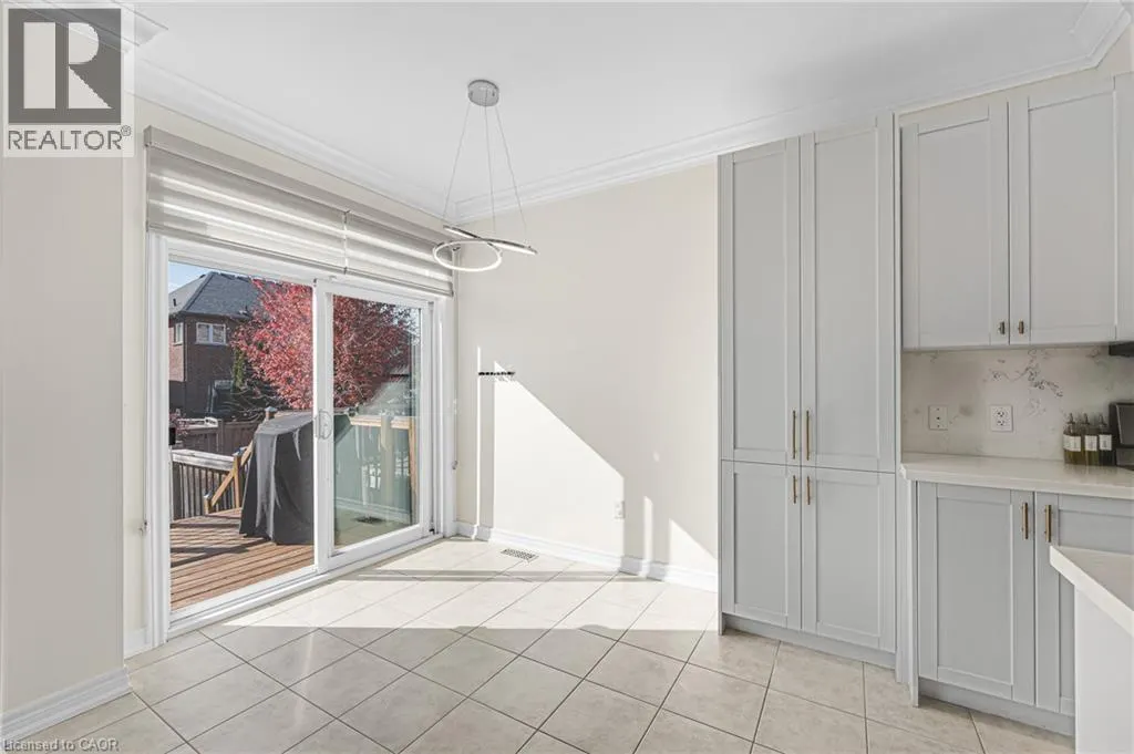 18 AUTUMN ARBOUR Road