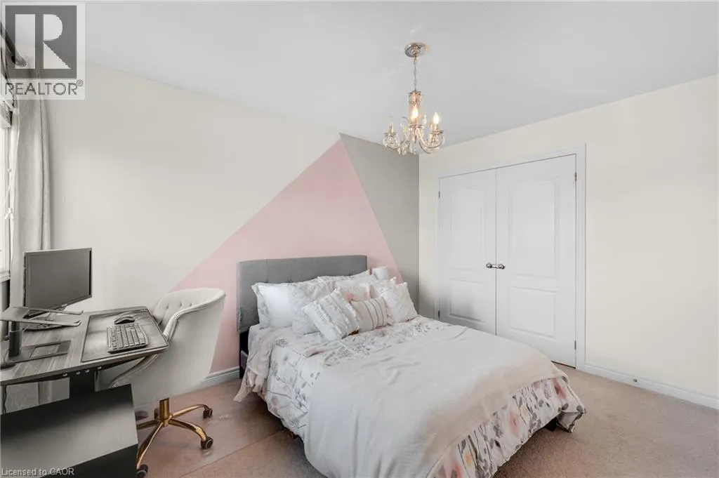 18 AUTUMN ARBOUR Road