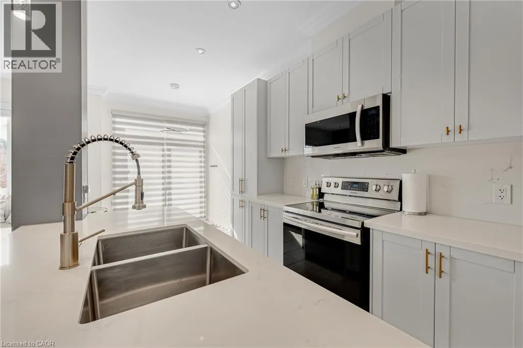 18 AUTUMN ARBOUR Road