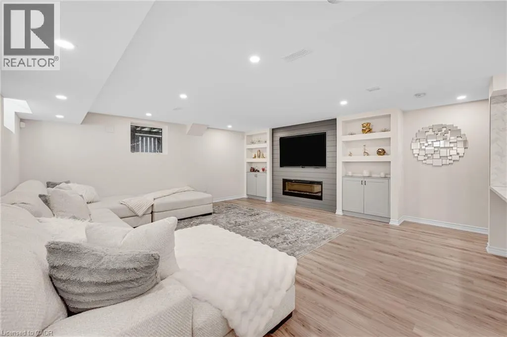 18 AUTUMN ARBOUR Road