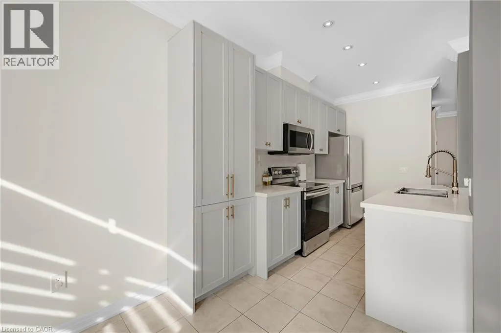 18 AUTUMN ARBOUR Road