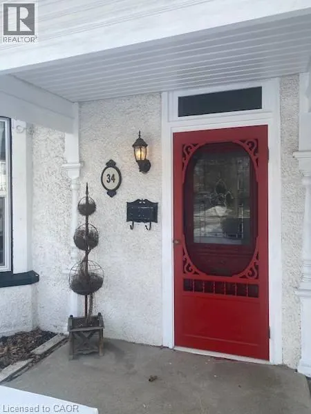 34 CHISHOLM Street