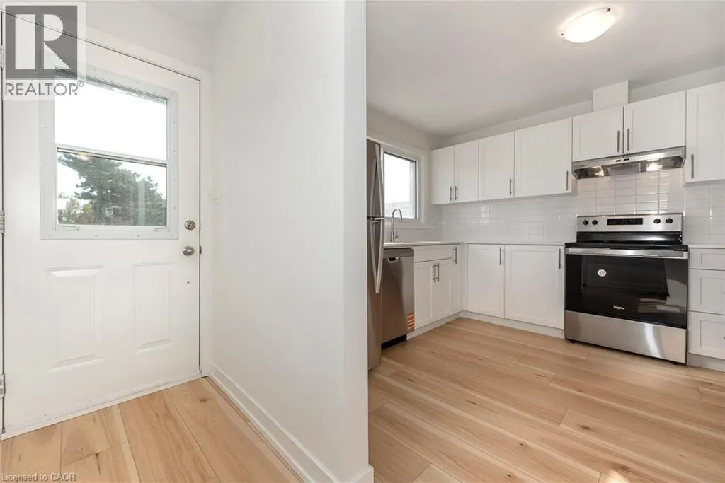 20 ANNA CAPRI Drive Unit# 4 #4
