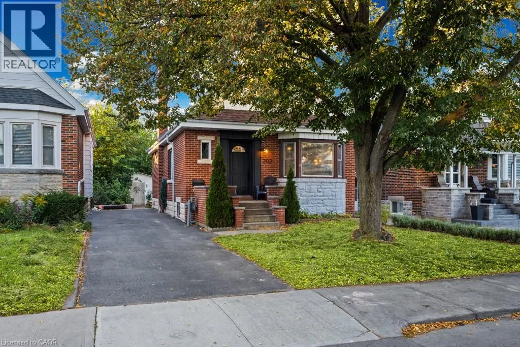 202 HUXLEY Avenue S