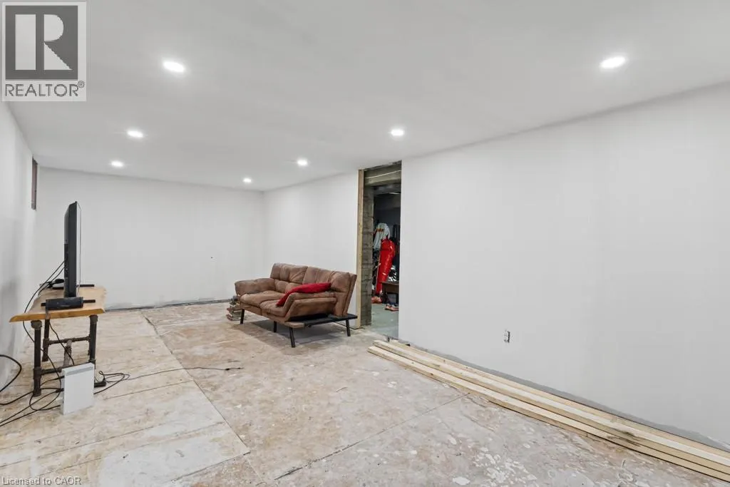 202 HUXLEY Avenue S