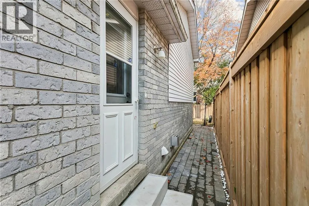 818 MIRIAM Crescent