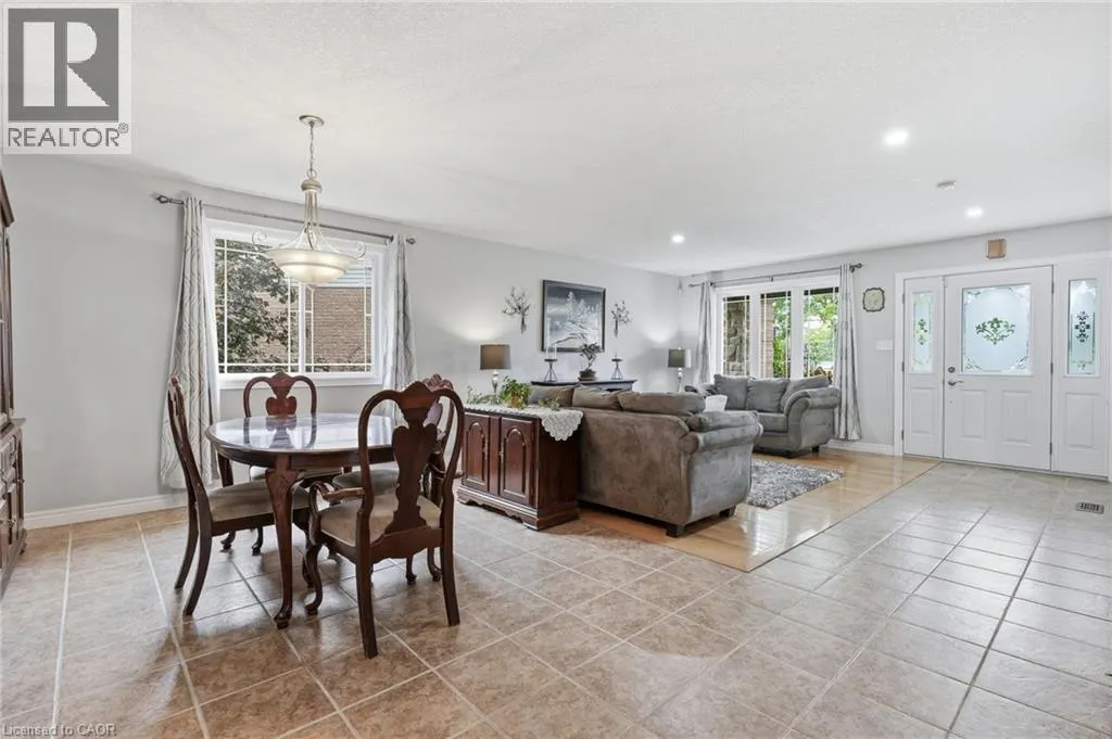 125 LANGLAW Drive