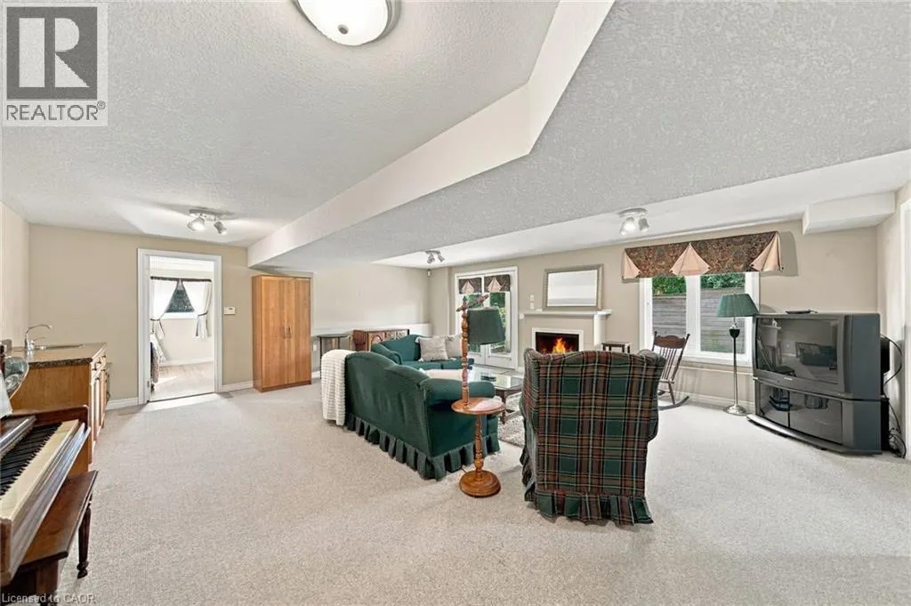 500 LAKEVIEW Drive Unit# 9 #9