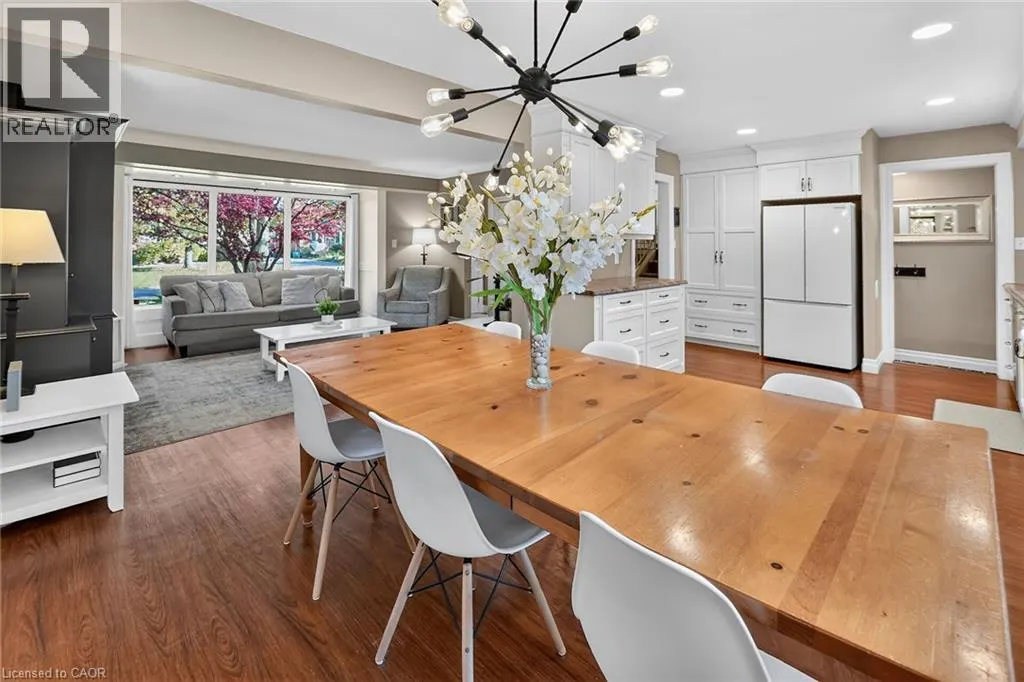 2 PARKDALE Crescent