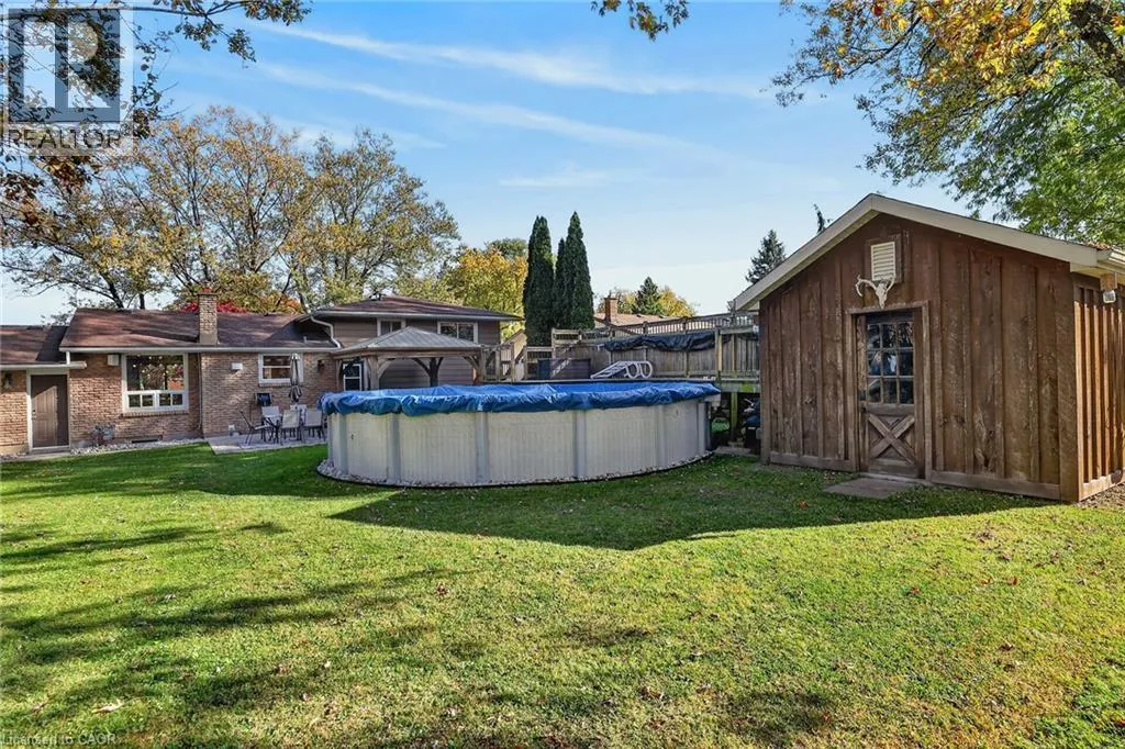 2 PARKDALE Crescent