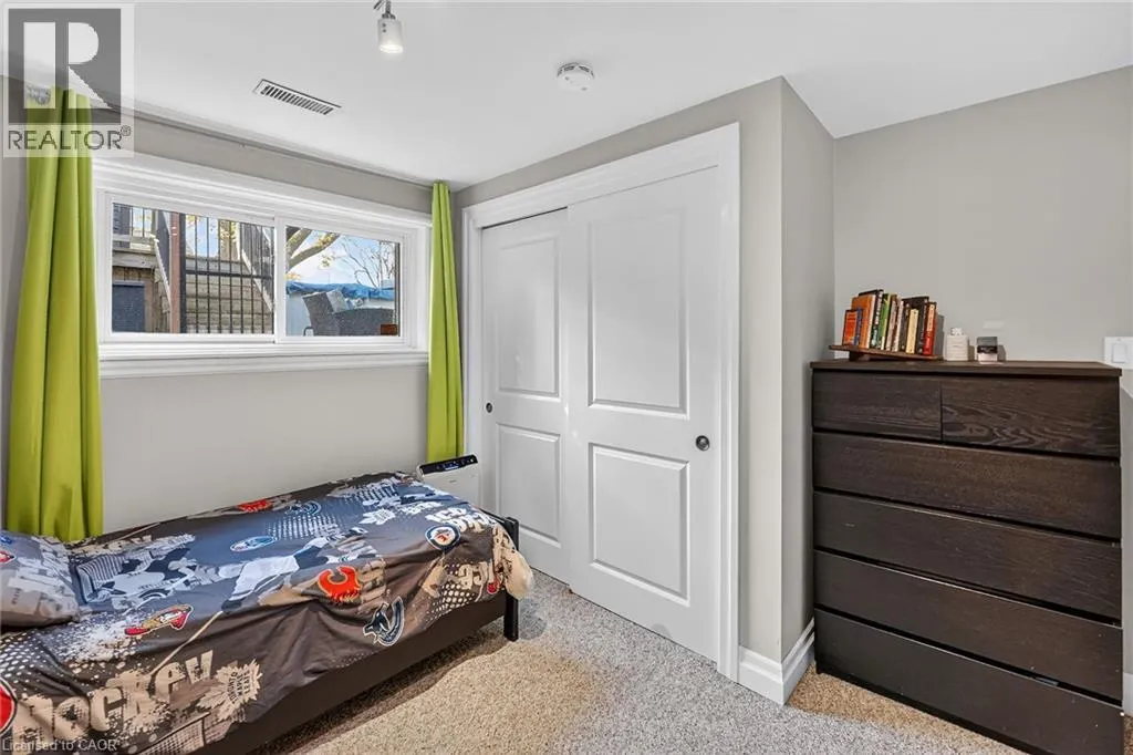 2 PARKDALE Crescent