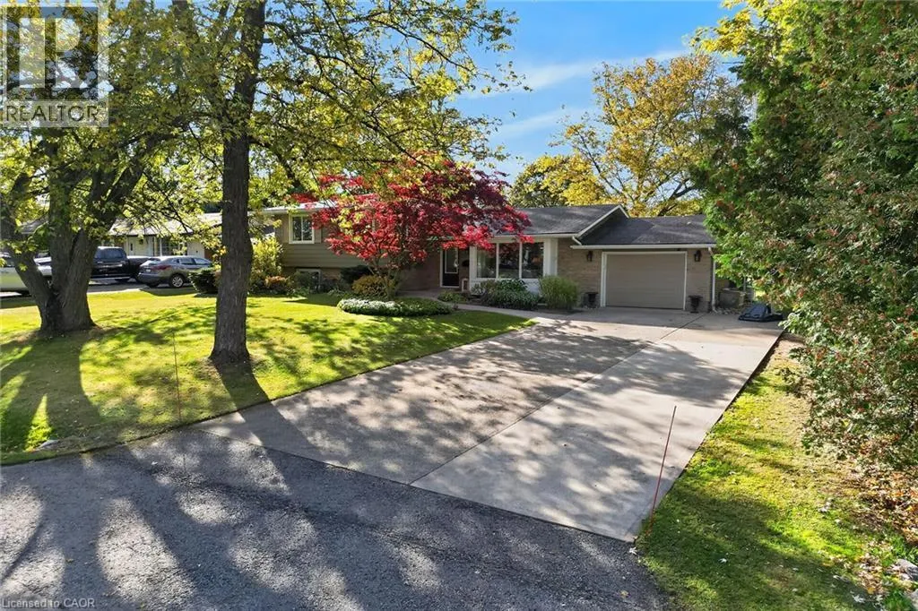 2 PARKDALE Crescent