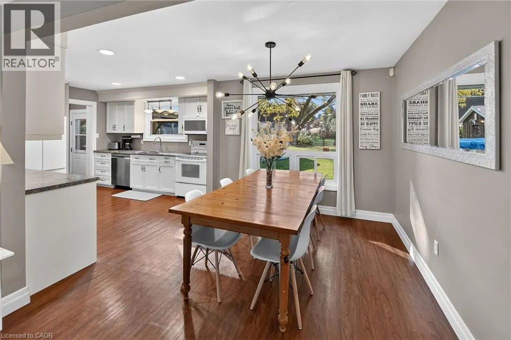 2 PARKDALE Crescent