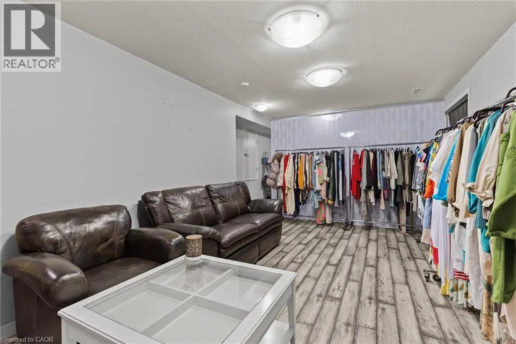 9147 HENDERSHOT Boulevard