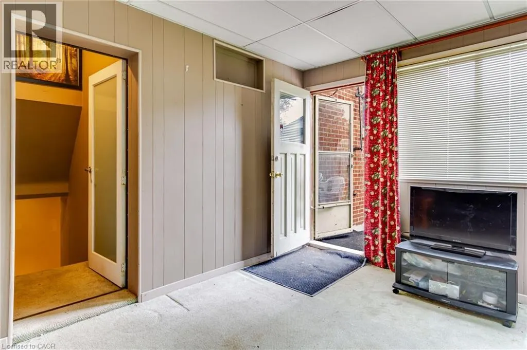 77 RANDALL Avenue