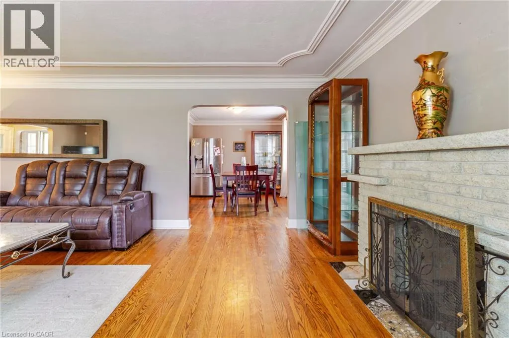 77 RANDALL Avenue