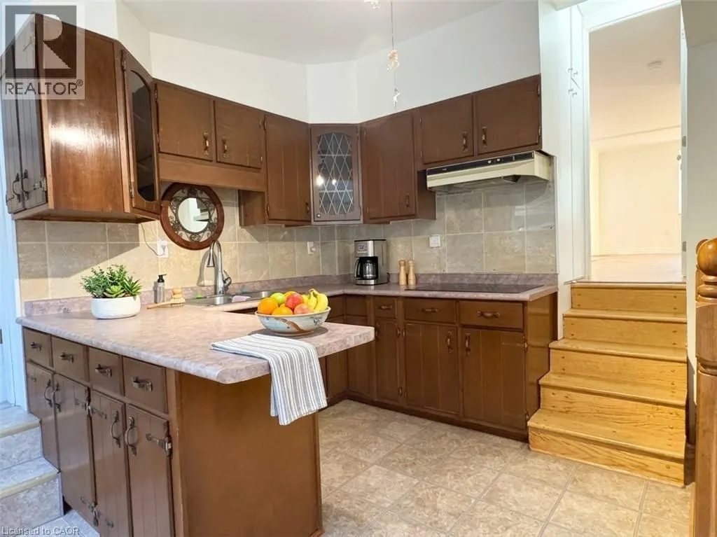 42 EMERY Street W