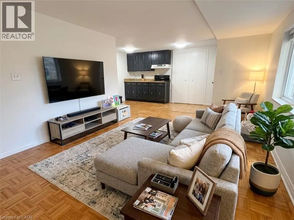 42 EMERY Street W