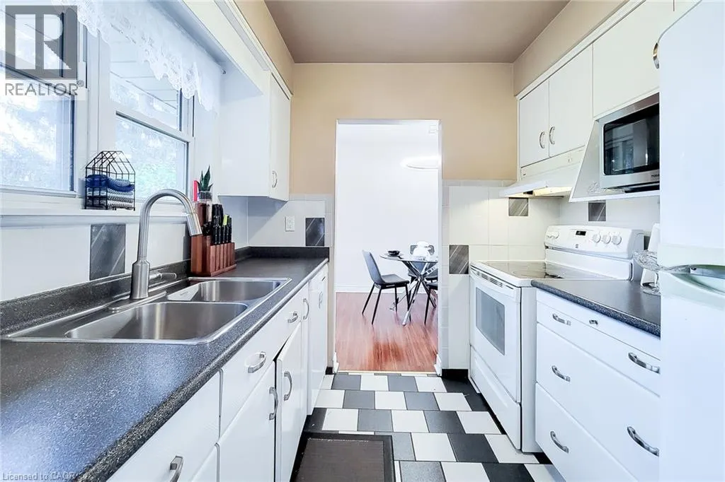 5 LYNFORD Avenue