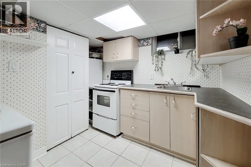 5 LYNFORD Avenue