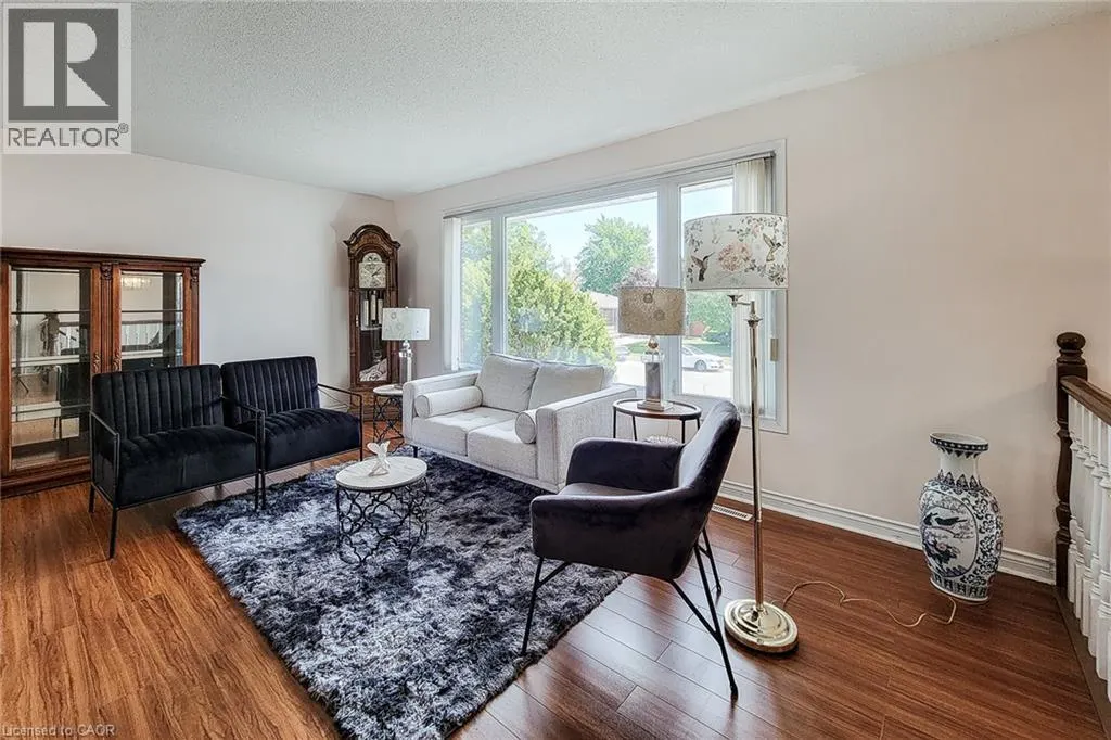 5 LYNFORD Avenue